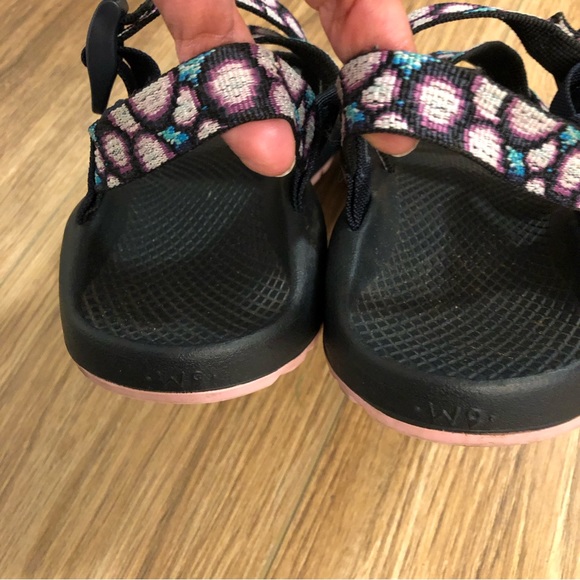 Chaco Classic black purple/pink hiking shoes, women’s size 9 - Picture 4 of 7